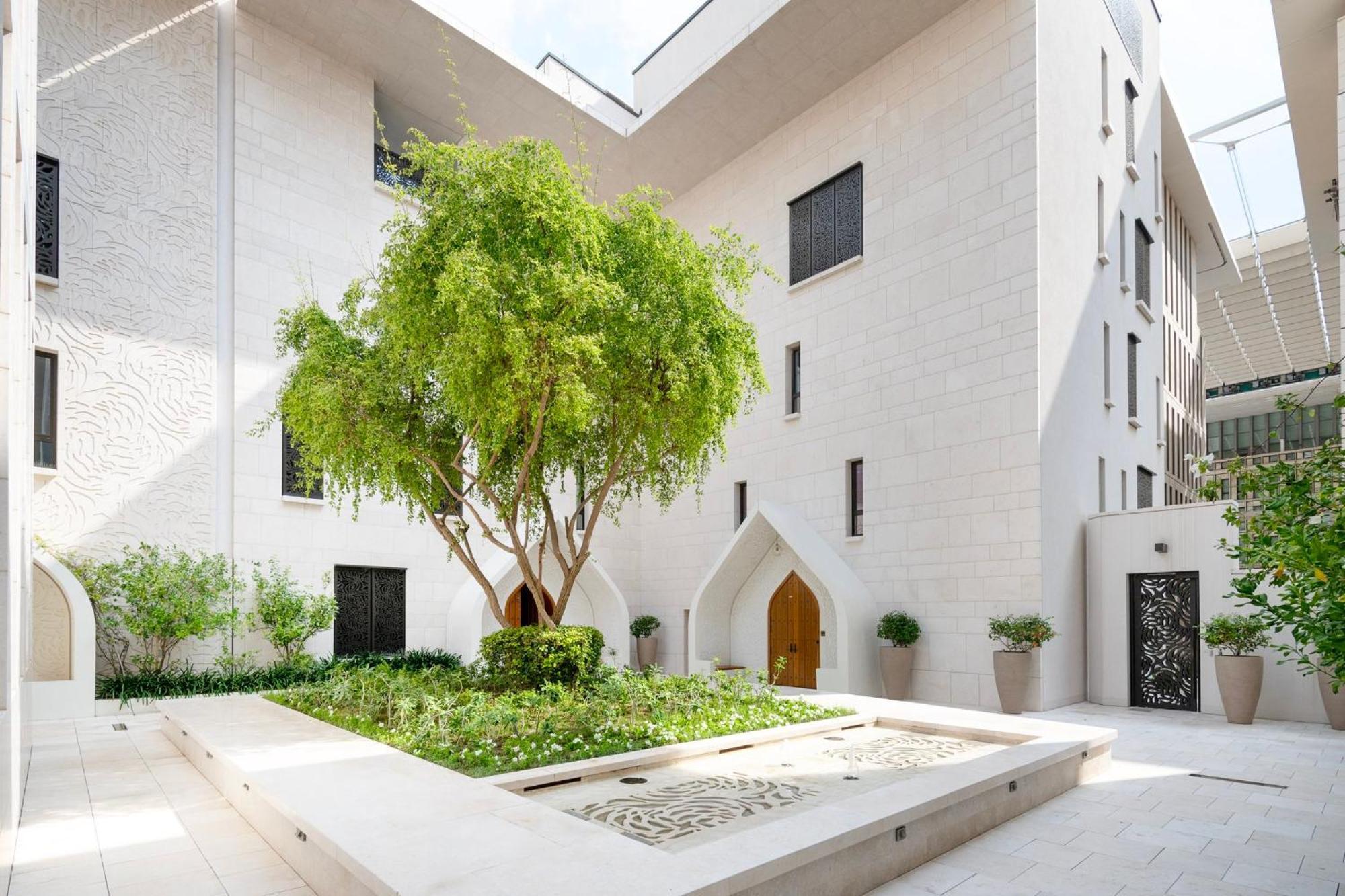 Mandarin Oriental, Doha Hotel Kültér fotó The courtyard of the new building
