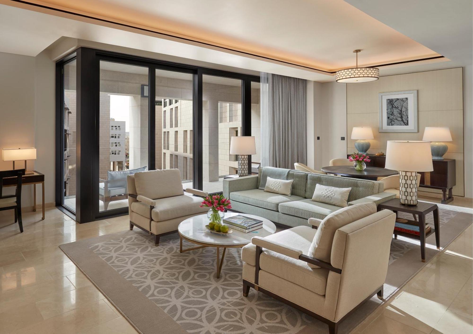 Mandarin Oriental, Doha Hotel Kültér fotó A living room at the Ritz-Carlton, DIFC