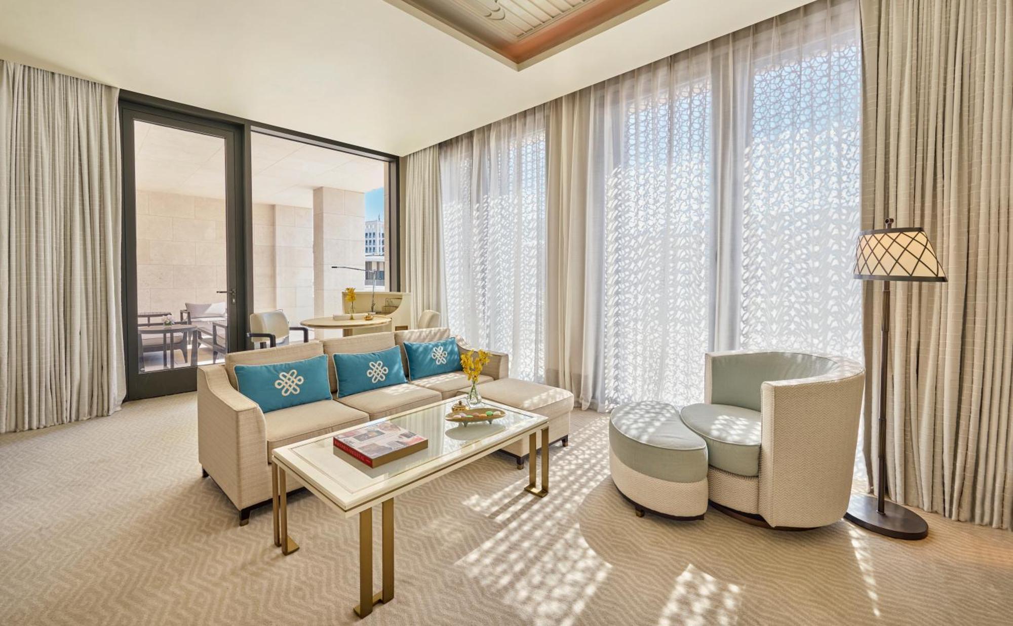 Mandarin Oriental, Doha Hotel Kültér fotó A living room at the hotel
